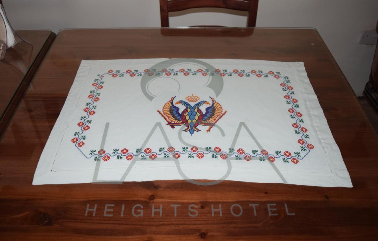 Lasa Heights Hotel Eksteriør billede